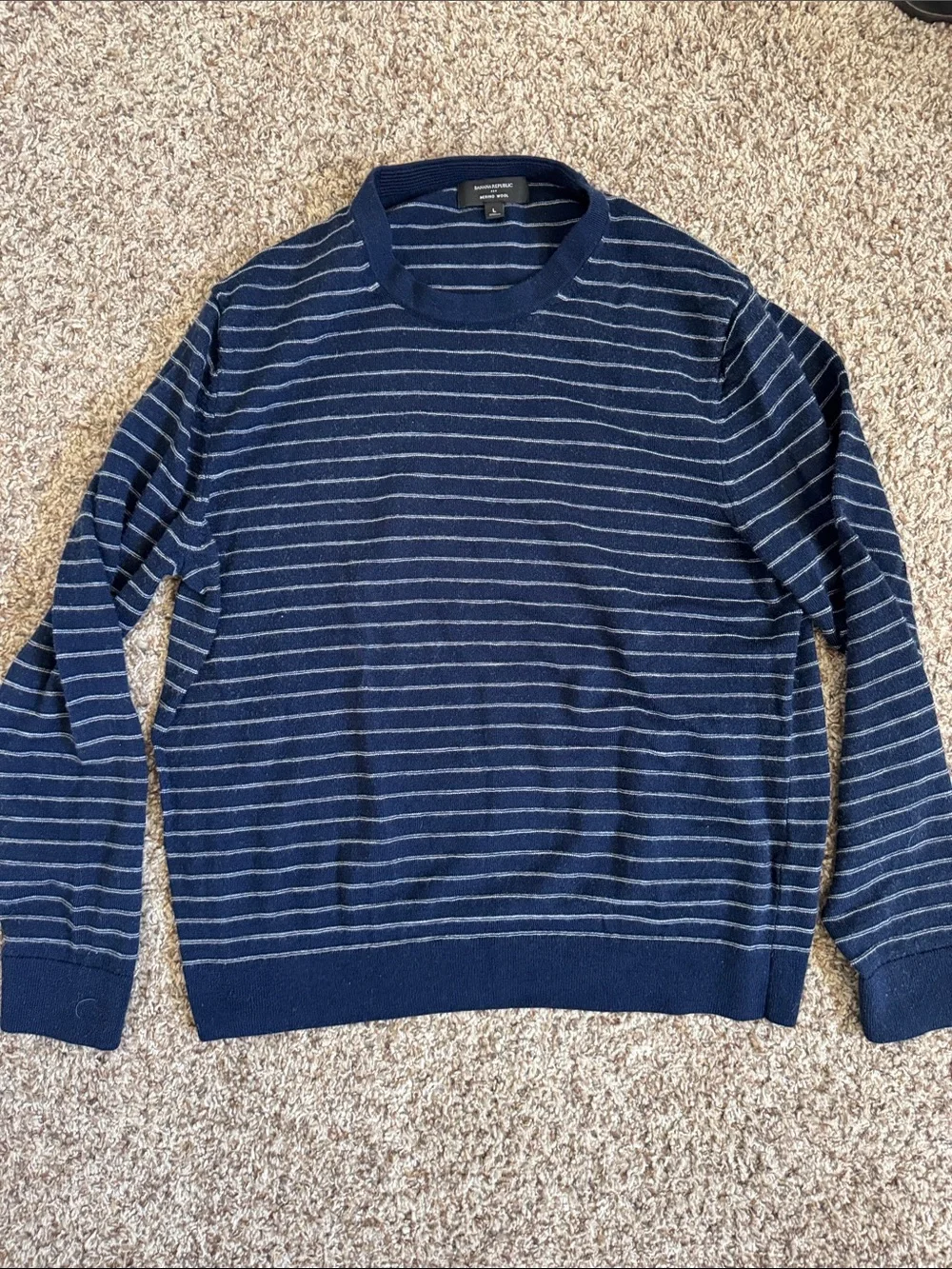 Banana Republic Navy and Light Gray Striped Crewneck Sweater